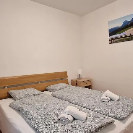 Lakeview Private Parking & Self Check-in Apartment