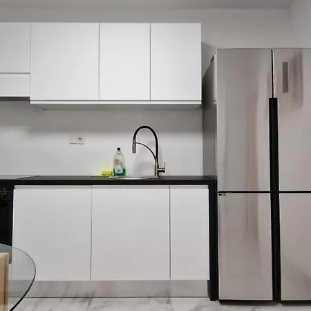 Lakeview Private Parking & Self Check-in Apartment