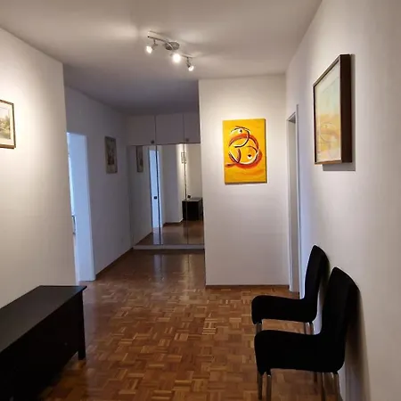 Lakeview Private Parking & Self Check-in Apartment Lugano